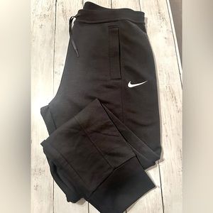 Nike Women’s Sportswear Essential Pants